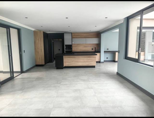 5 BEDROOM HOUSE FOR SALE IN MIDSTREAM HEIGHTS